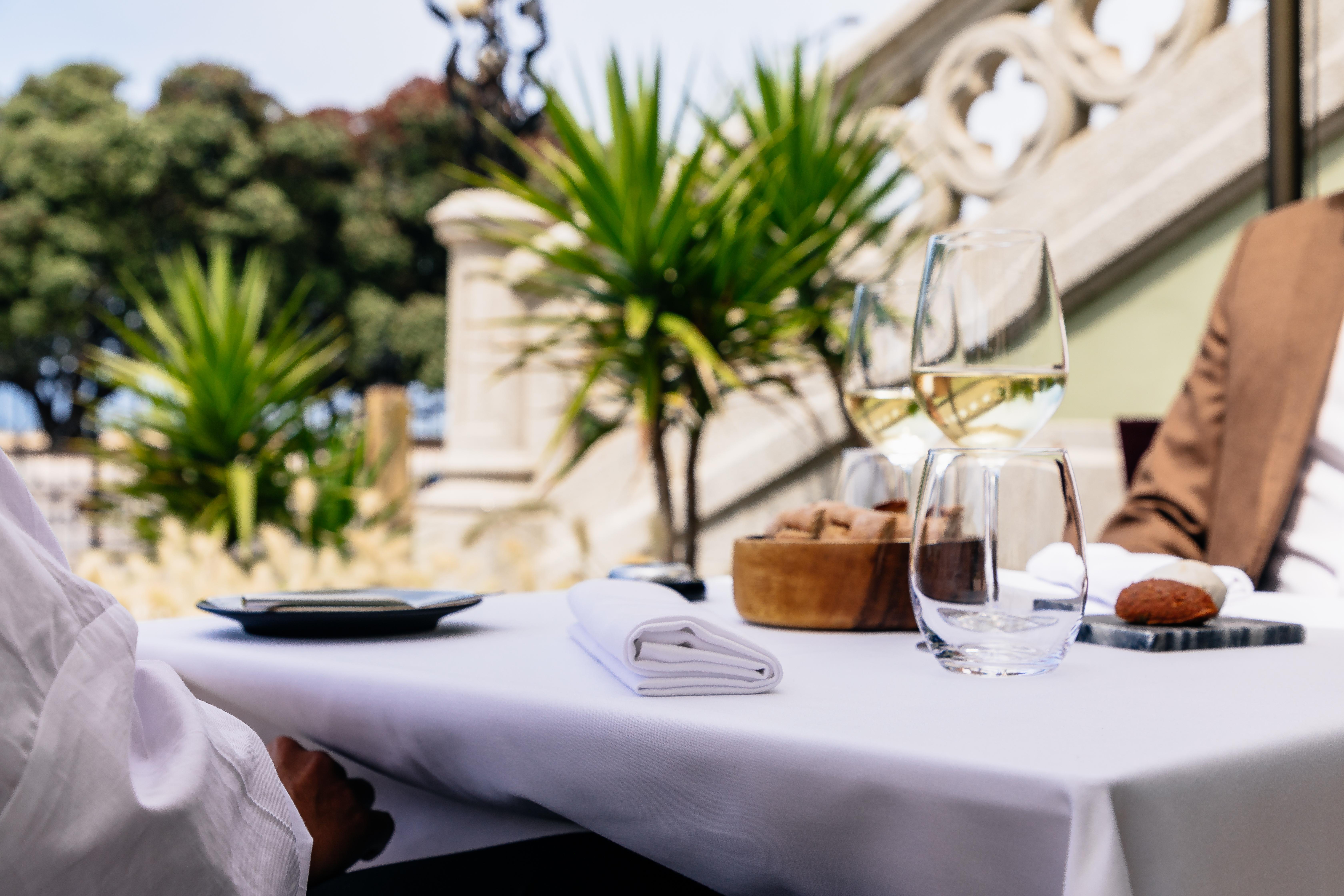 Vila Foz Hotel & Spa - Member Of Design Hotels Πόρτο Εξωτερικό φωτογραφία A table at the restaurant