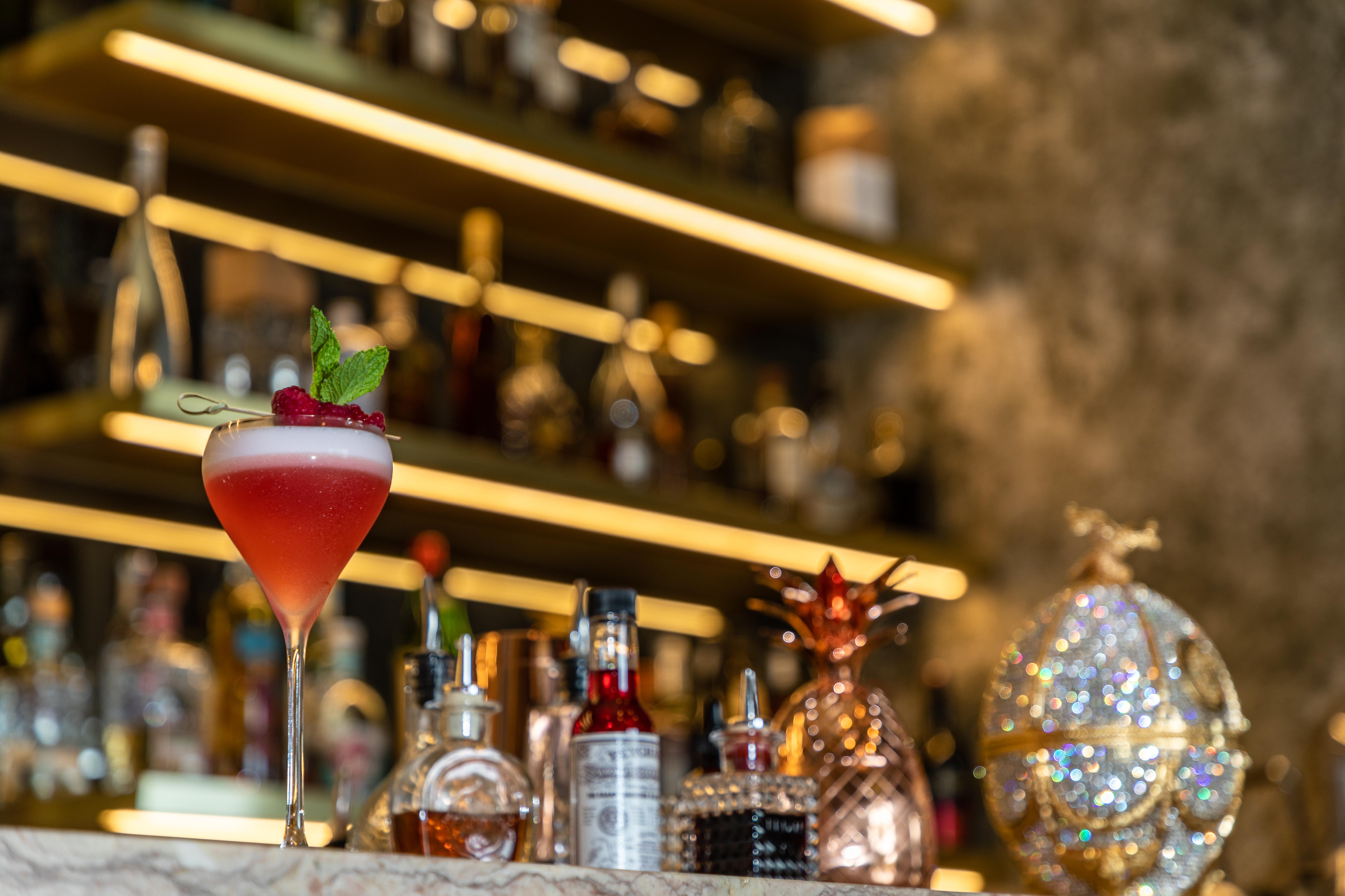 Vila Foz Hotel & Spa - Member Of Design Hotels Πόρτο Εξωτερικό φωτογραφία A cocktail at the bar