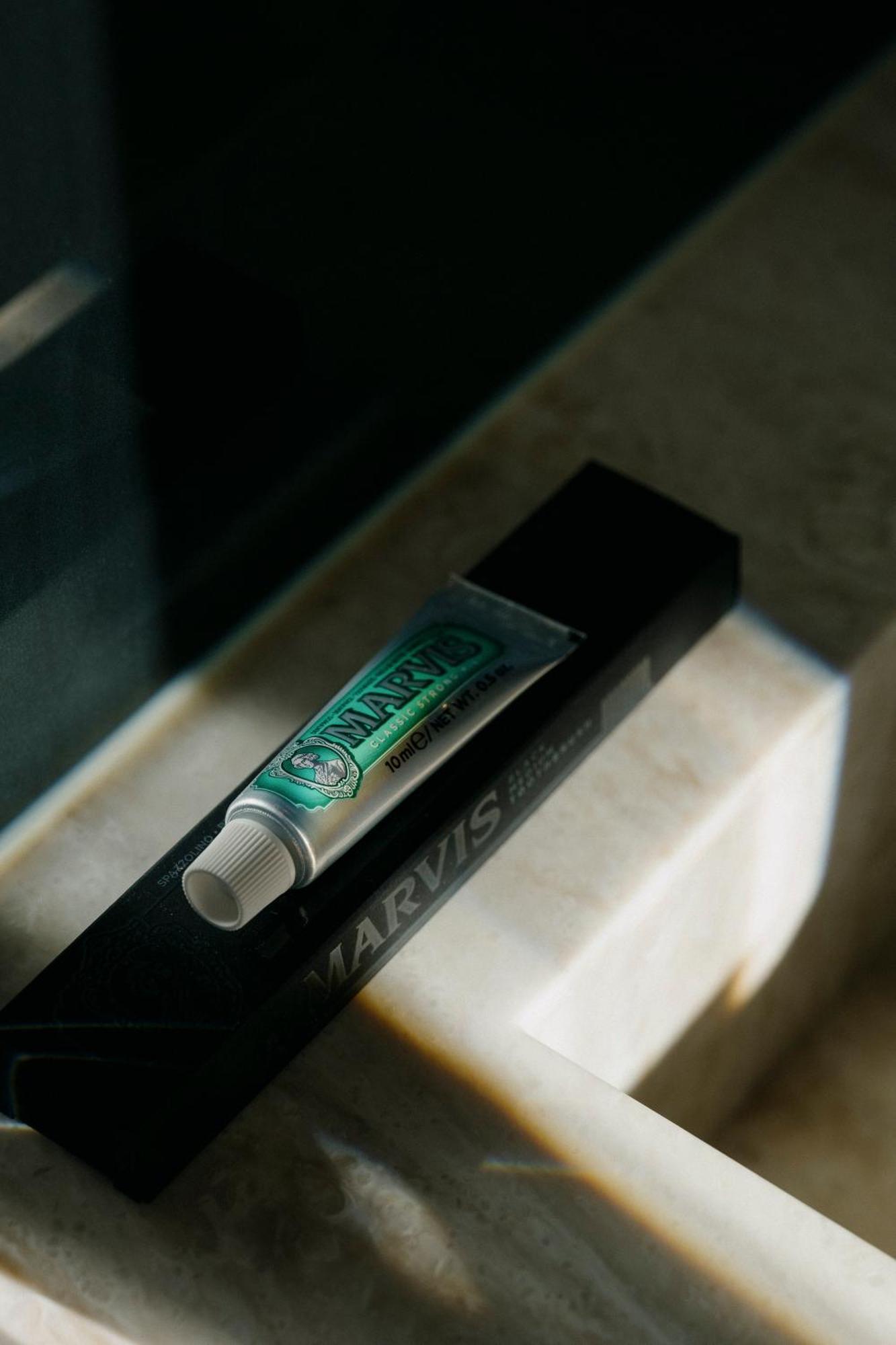 Vila Foz Hotel & Spa - Member Of Design Hotels Πόρτο Εξωτερικό φωτογραφία A tube of cannabis resin