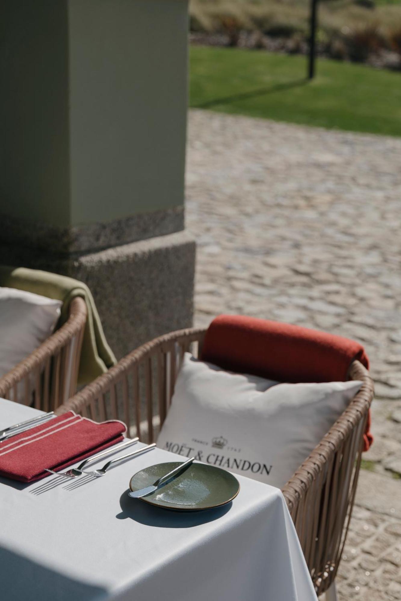 Vila Foz Hotel & Spa - Member Of Design Hotels Πόρτο Εξωτερικό φωτογραφία The outdoor furniture collection "Bora"