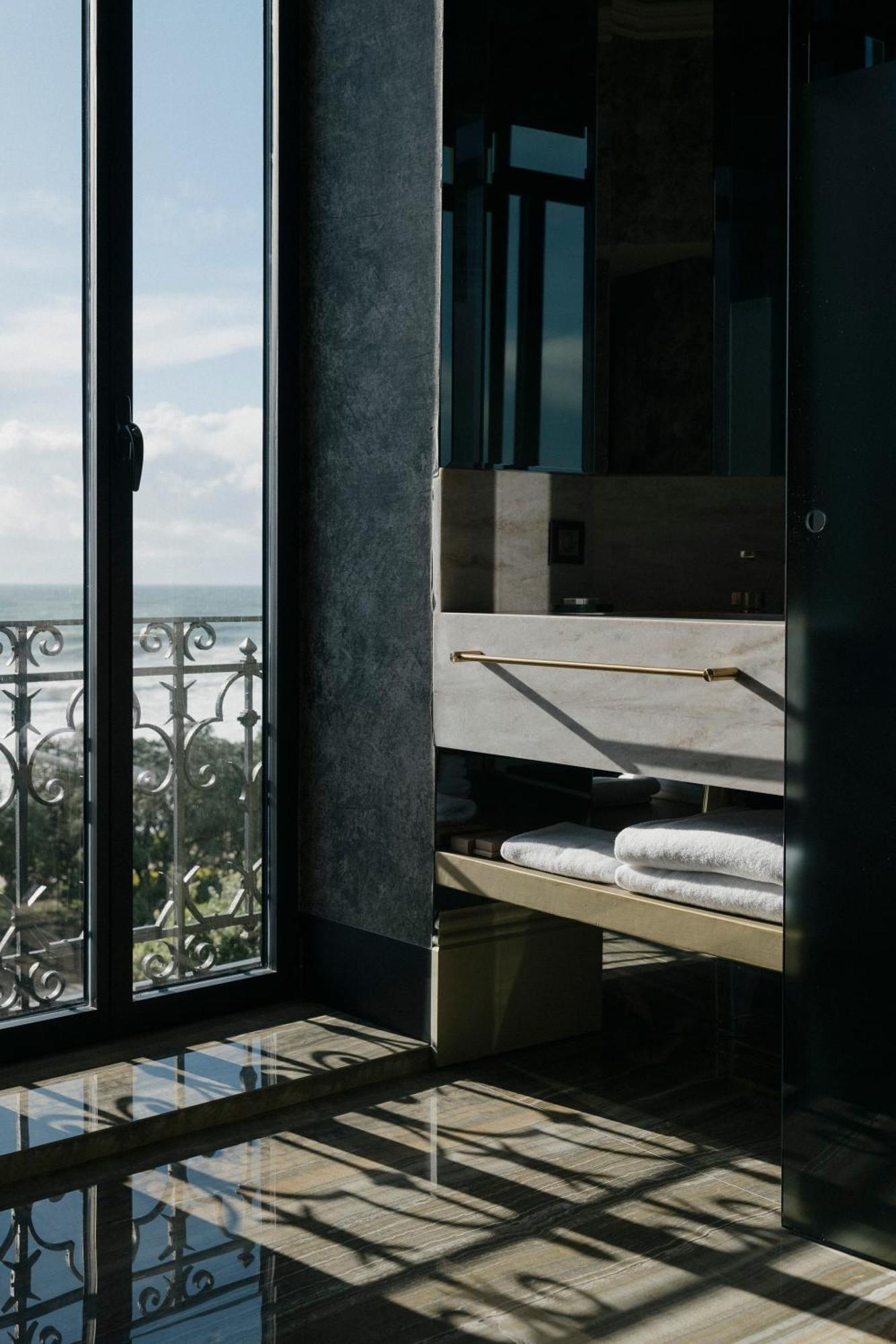 Vila Foz Hotel & Spa - Member Of Design Hotels Πόρτο Εξωτερικό φωτογραφία A bathroom at the hotel